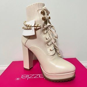 SHOE DAZZLE Women Bone Ainsly Lace Up Platform Bootie Size 5.5 Cream